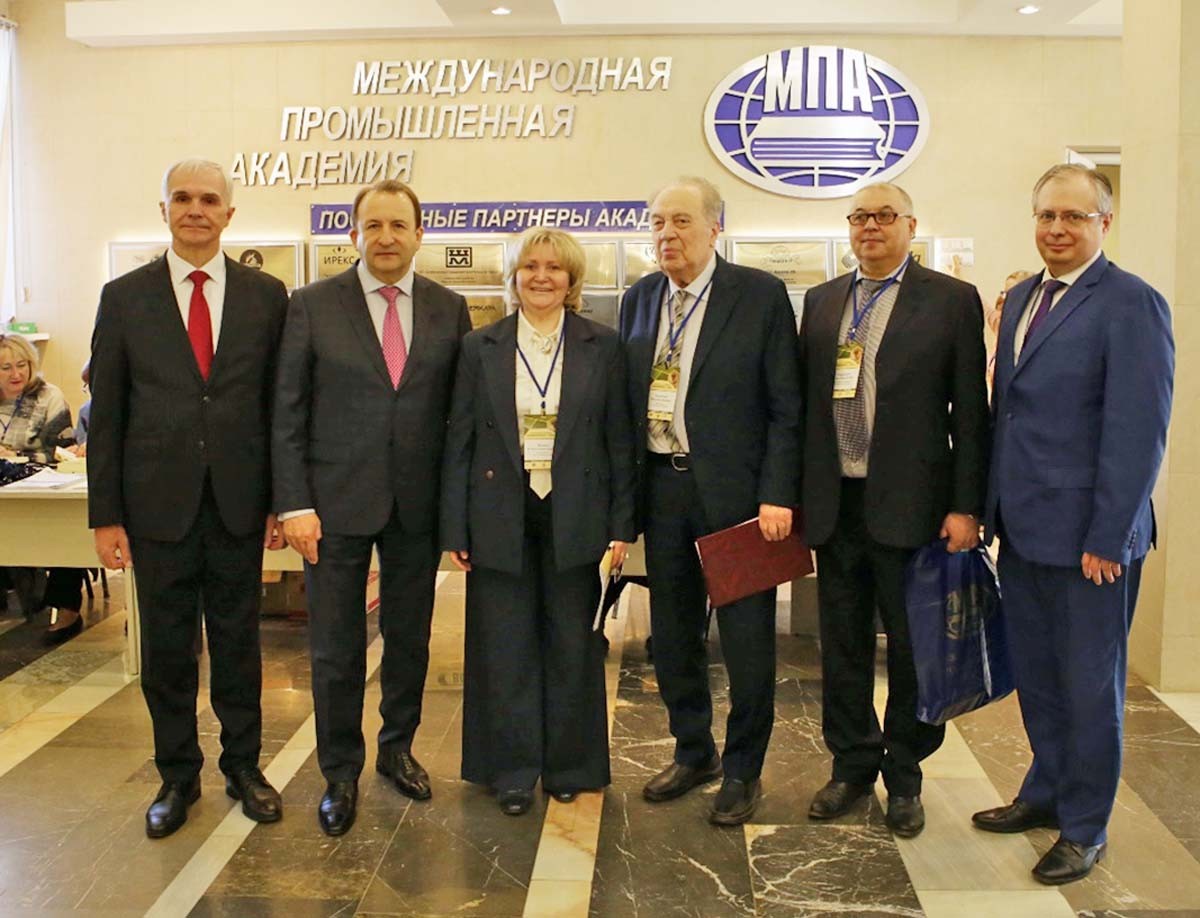 В холле МПА перед началом Международного ветеринарного форума по свиноводству